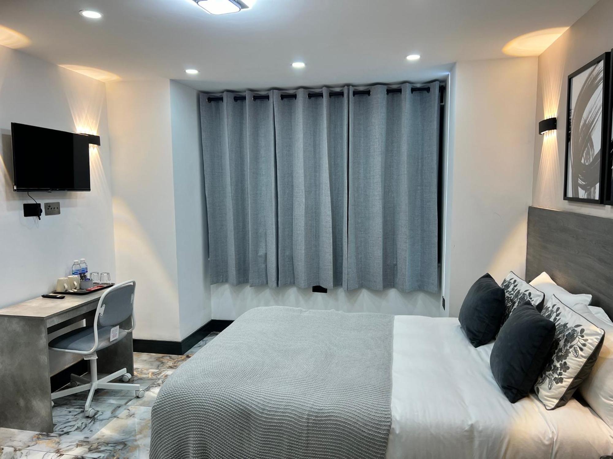 Thandi House Heathrow Airport Ashford  外观 照片